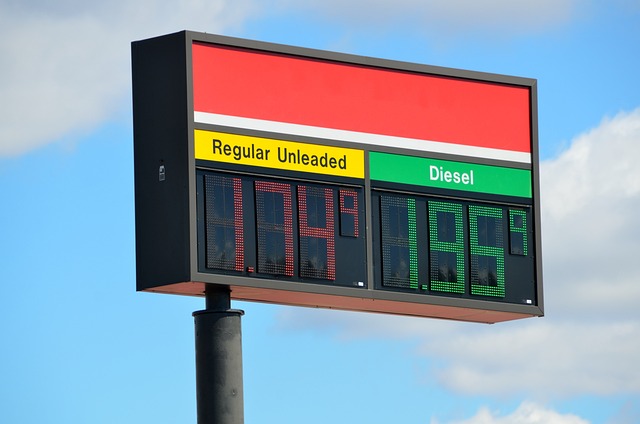 휘발유와 경유 차이점을 알기 위한 주유소 연료 가격 사진